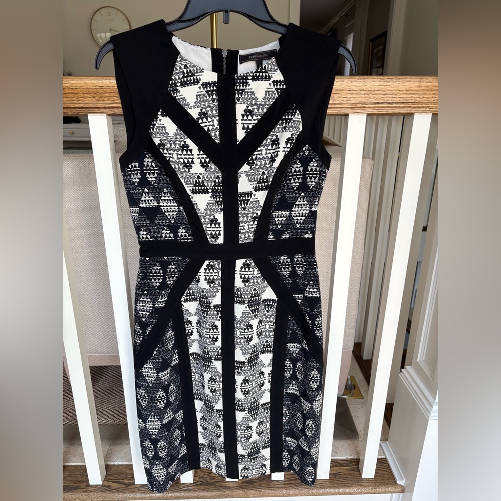 BCBG Max Azria Black and White Sleeveless Sheath Knee Length Dress